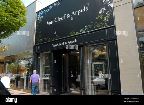 van cleef and arpels manhasset.